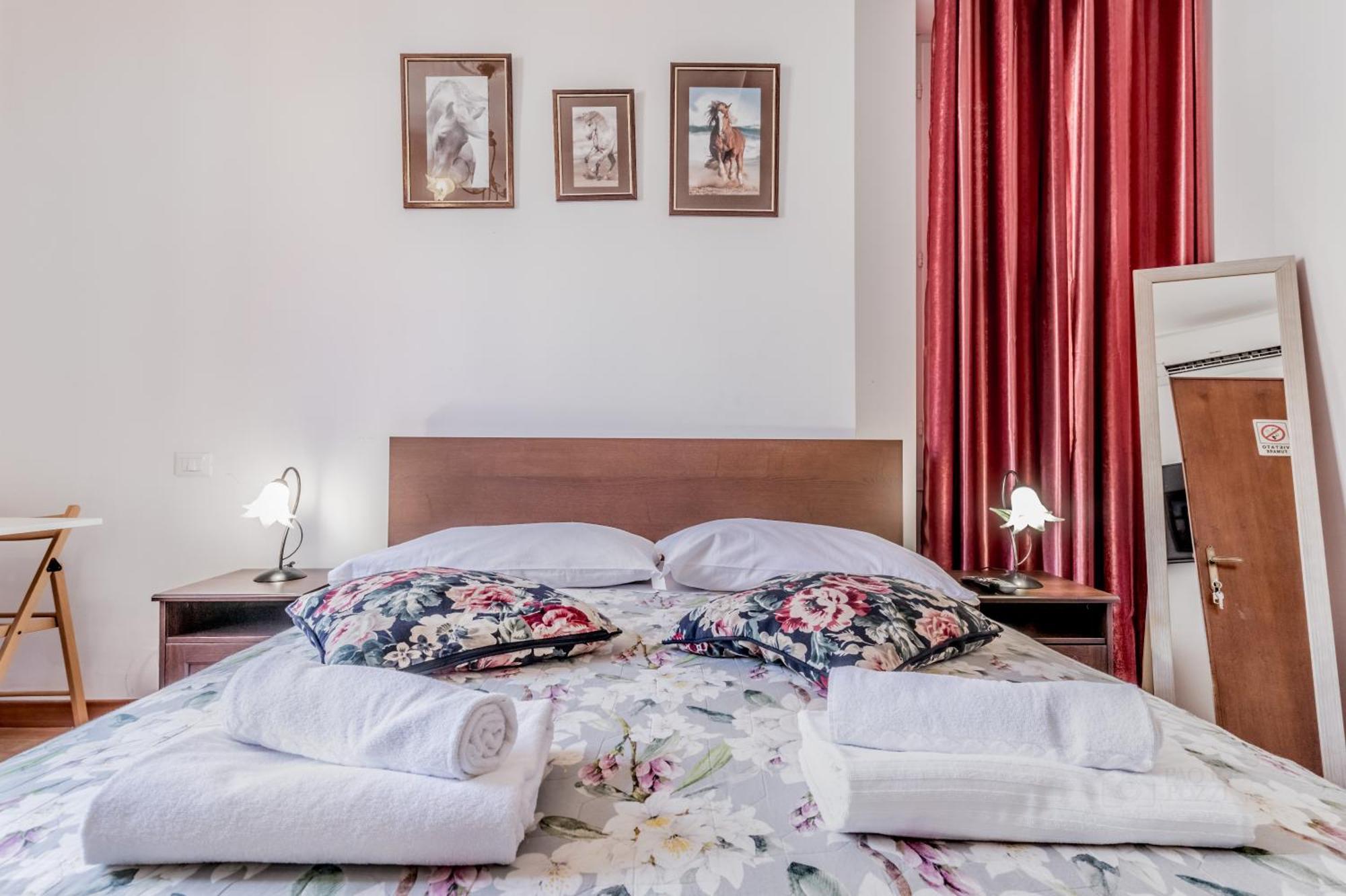 Sofia Guest House ローマ エクステリア 写真
